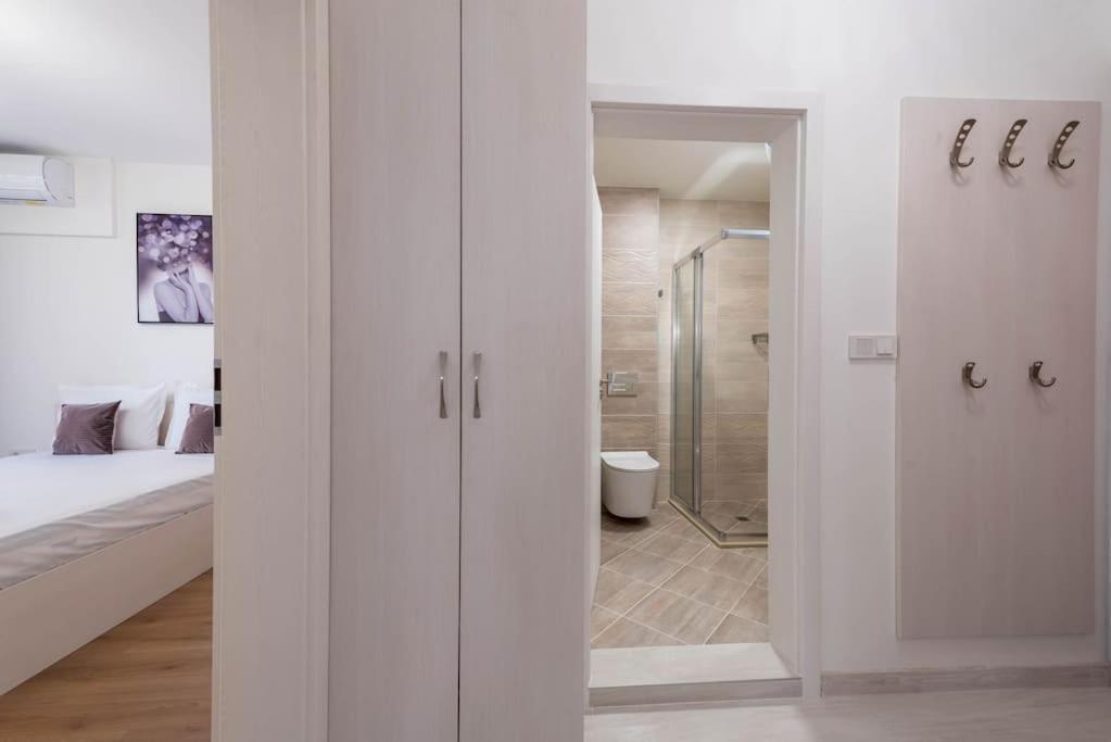Labyrinth Apartment - Free Parking Space Included Varna Exterior photo