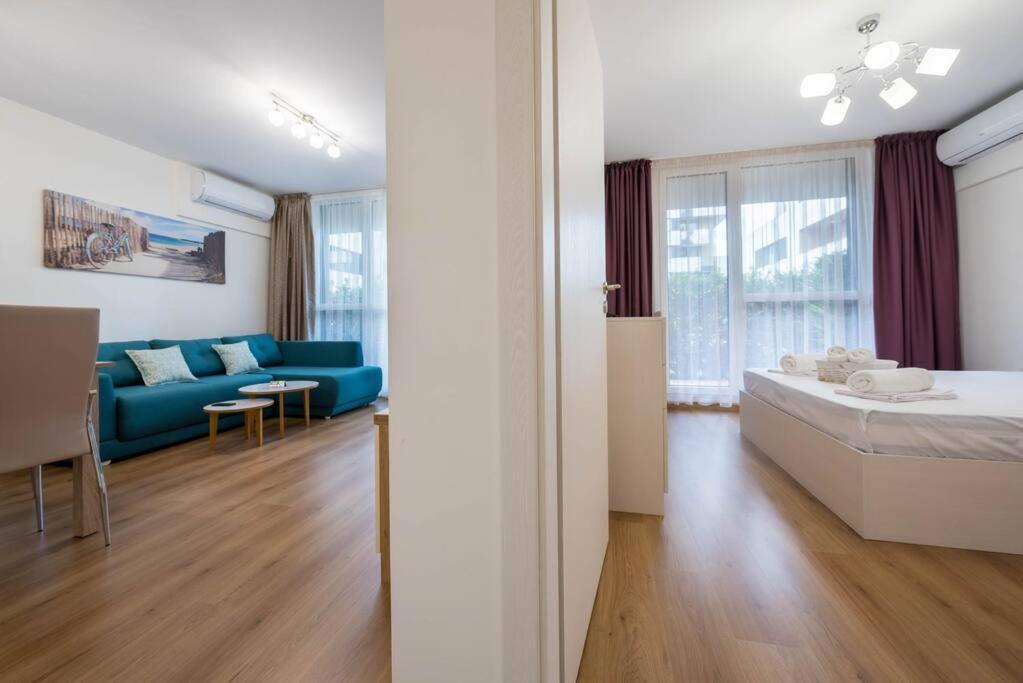 Labyrinth Apartment - Free Parking Space Included Varna Exterior photo
