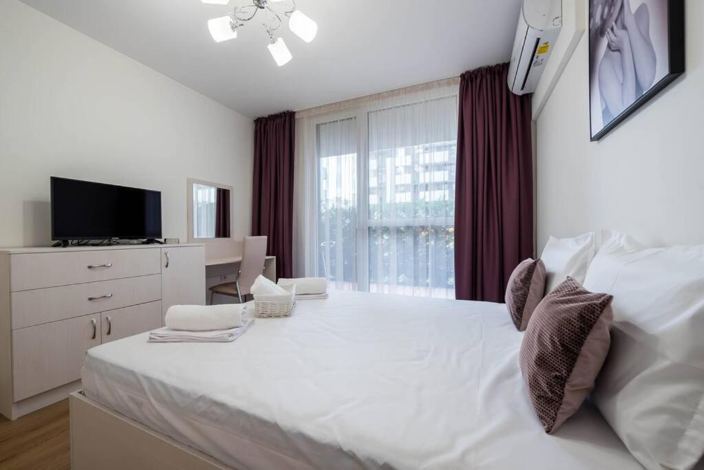 Labyrinth Apartment - Free Parking Space Included Varna Exterior photo