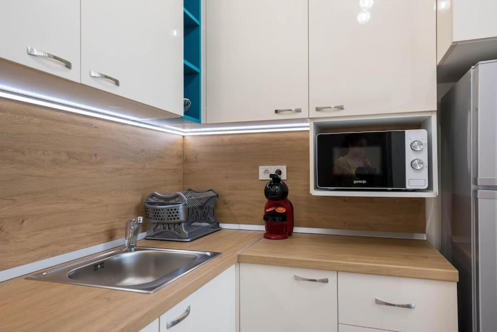 Labyrinth Apartment - Free Parking Space Included Varna Exterior photo