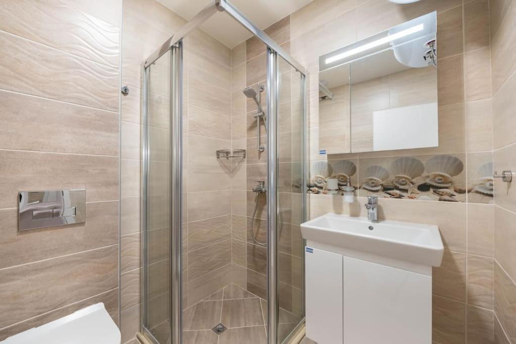 Labyrinth Apartment - Free Parking Space Included Varna Exterior photo